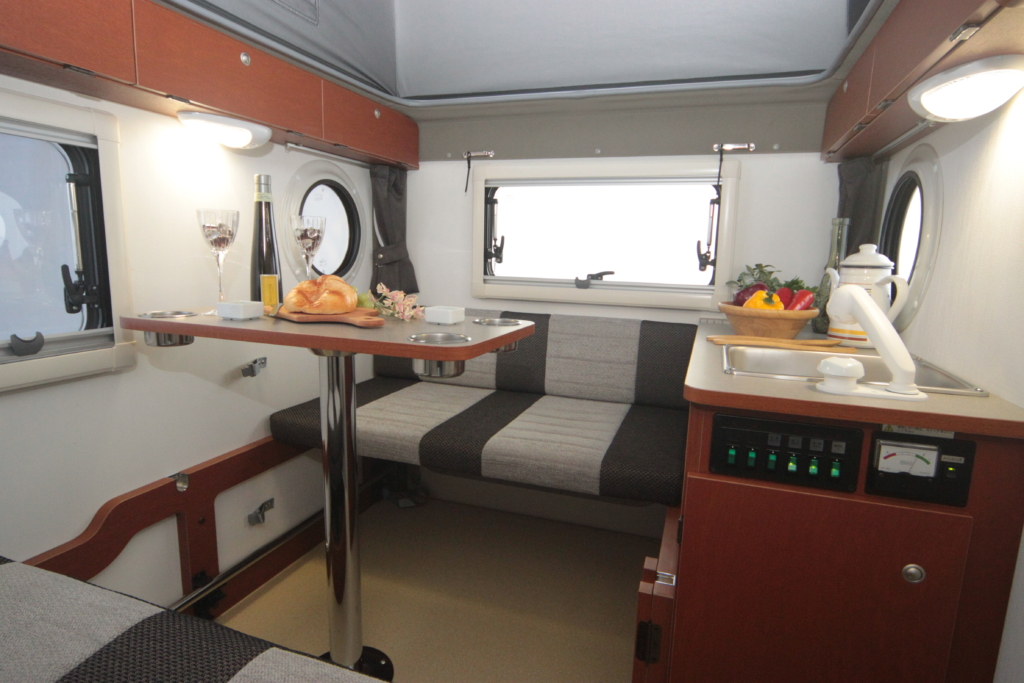 2024新型モデル 登録済 未使用車 インディ727（スチールブルー